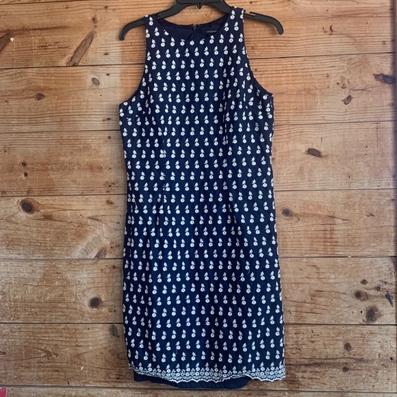 Ann Taylor Dresses & Skirts - Ann Taylor embroidered sleeveless dress
